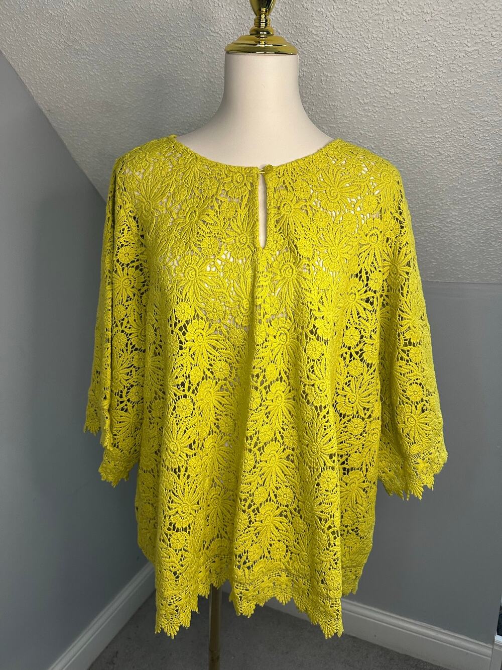 NWOT June + Vie Allover Lace Top 10/12 S Bell Sleeve Scalloped Hem Keyhole